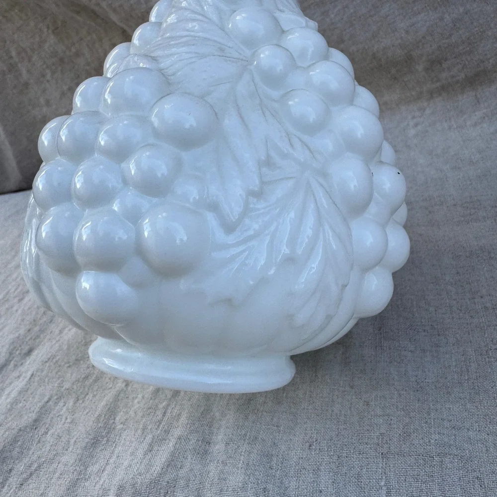 Vintage Westmoreland Milk Glass Bud Vase White Grapes Harvest Beaded 8